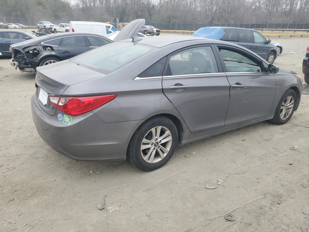 2011 Hyundai Sonata - Image 3