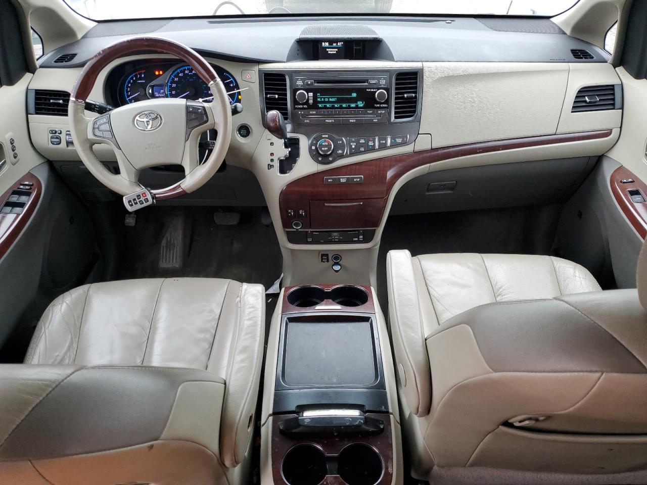 2011 Toyota Sienna - Image 8