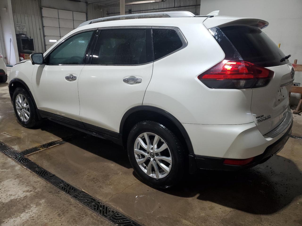 2017 Nissan Rogue - Image 2