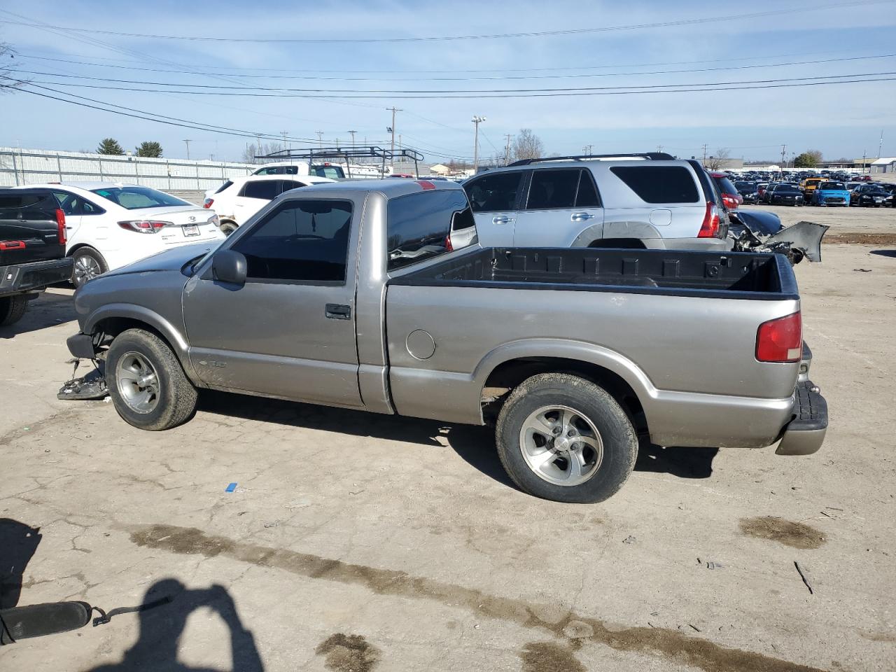 2001 Chevrolet S-10 Pickup - Image 2
