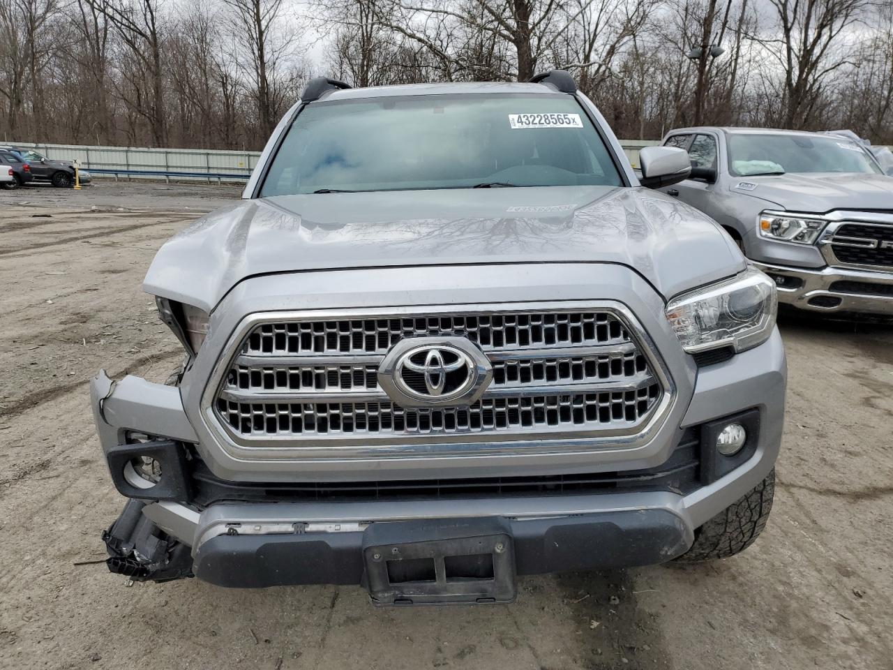 2016 Toyota Tacoma - Image 5