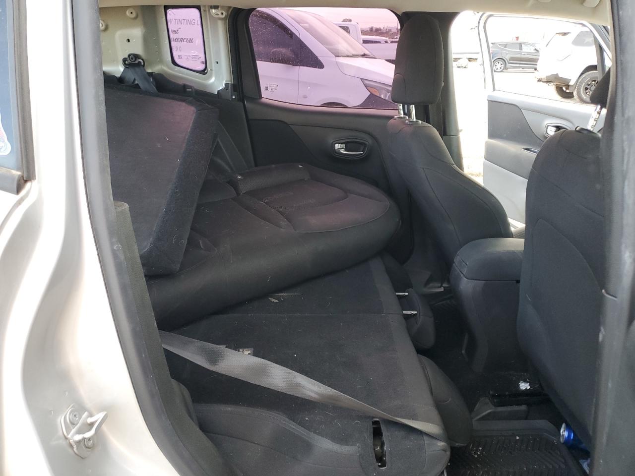 2017 Jeep Renegade - Image 10