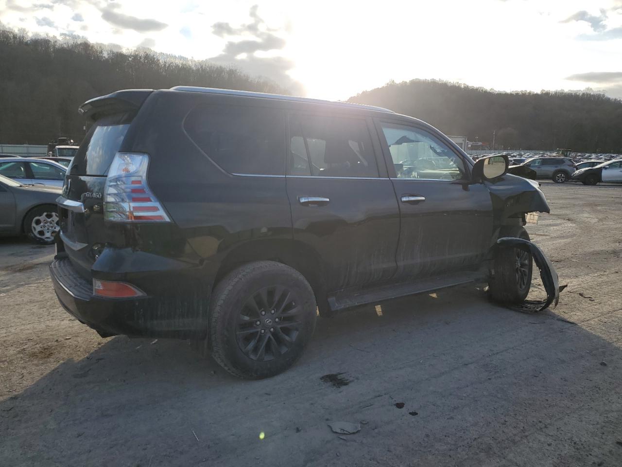 2023 Lexus GX - Image 3