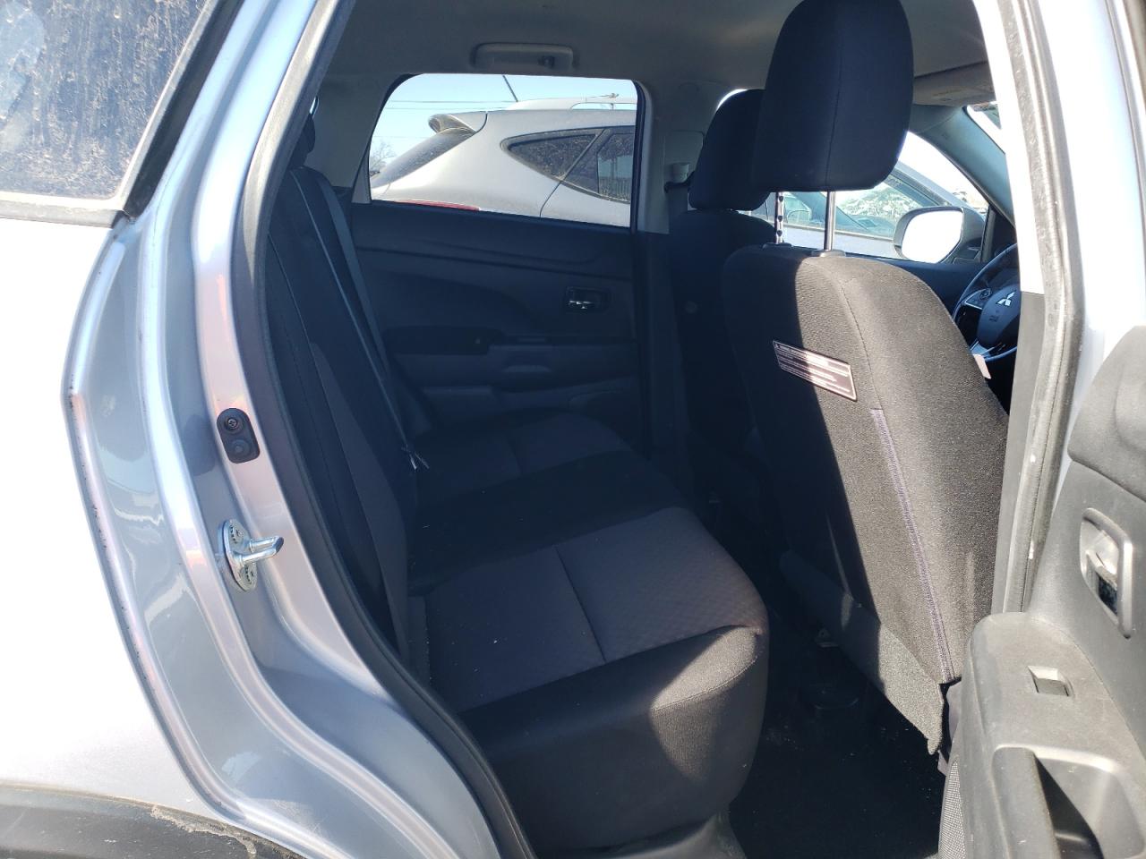 2017 Mitsubishi Outlander - Image 11
