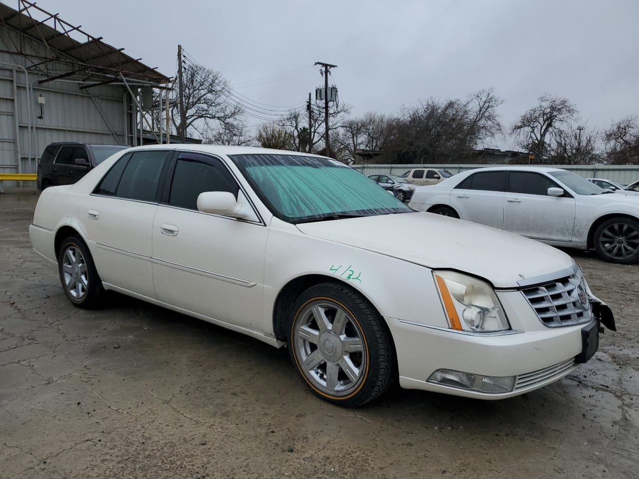 2011 Cadillac DTS - Image 4