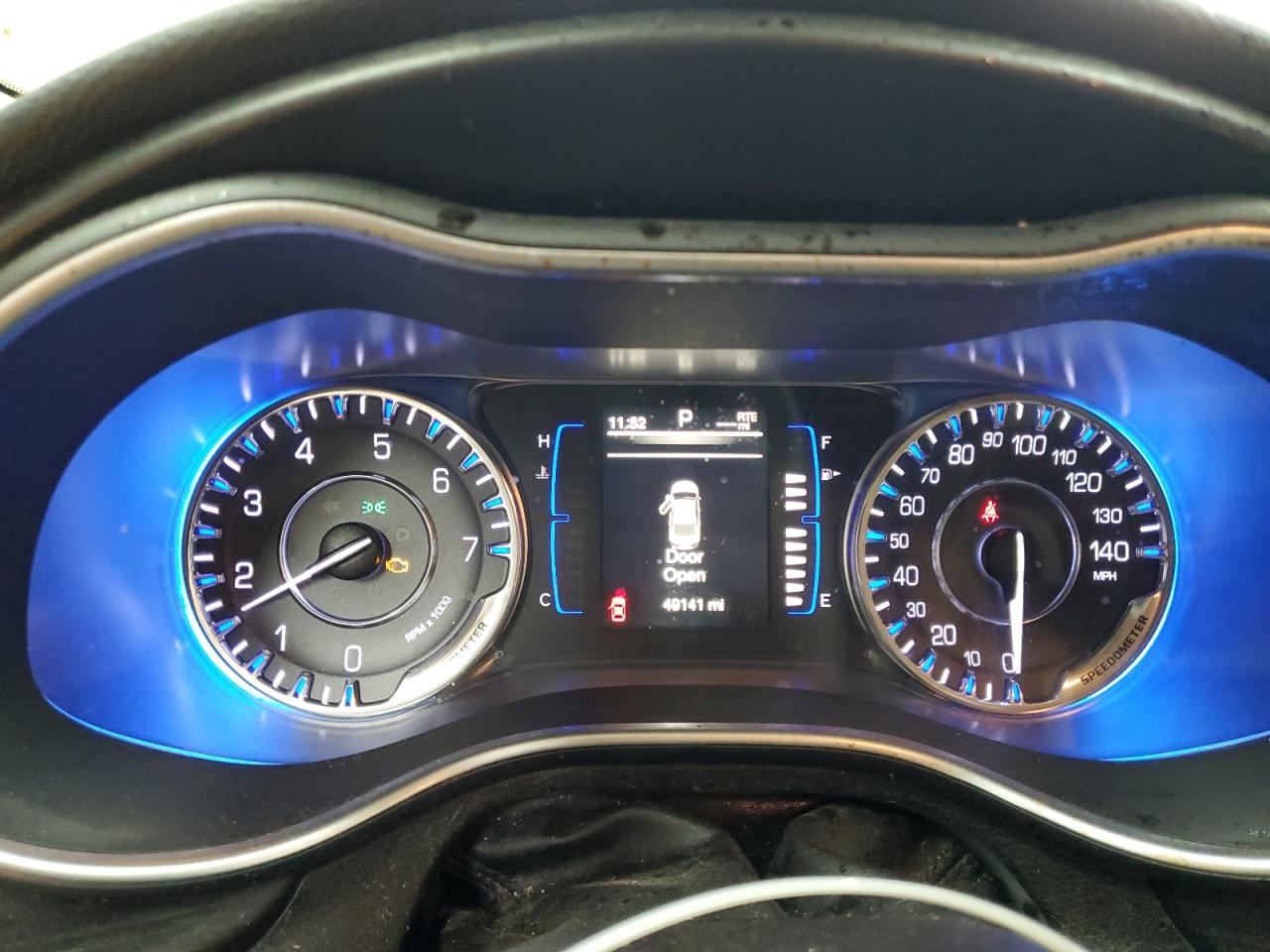 2017 Chrysler 200 - Image 9