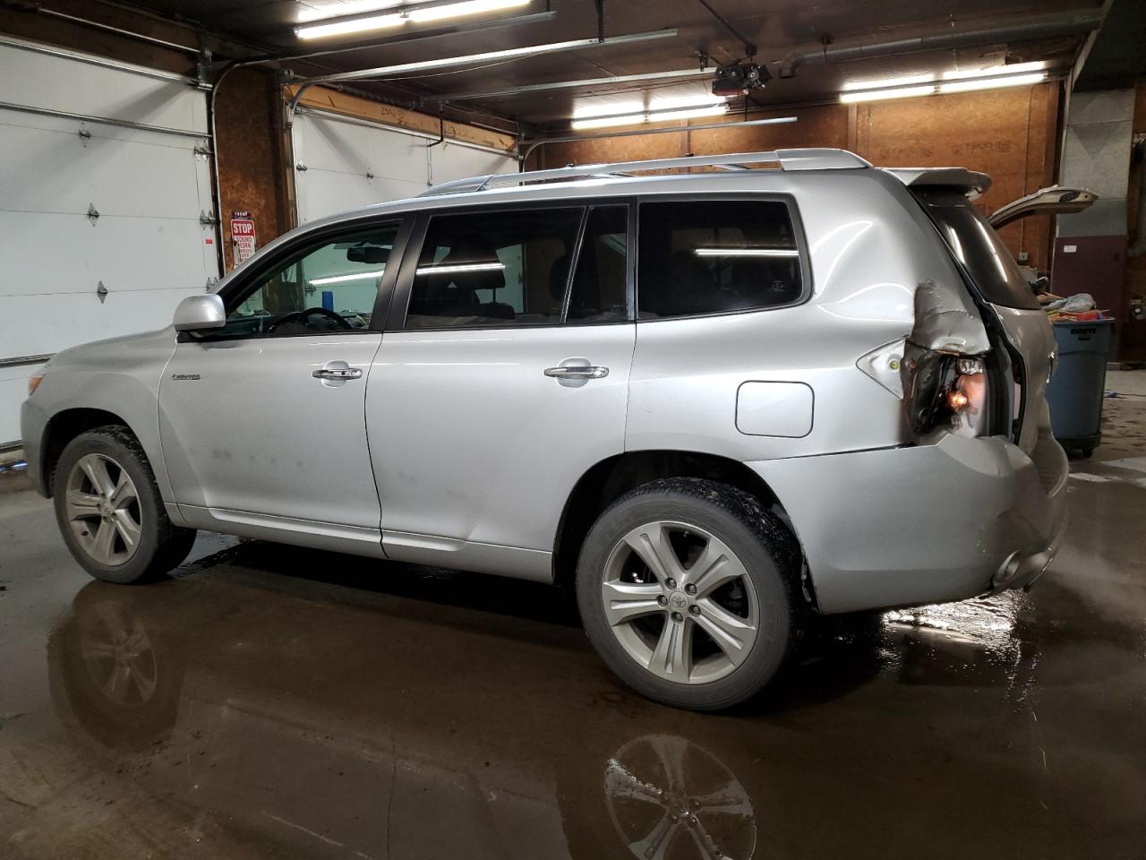 2010 Toyota Highlander - Image 2