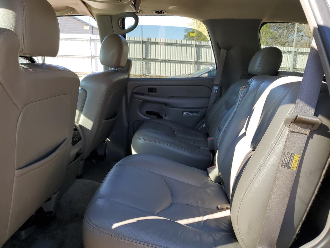 2004 Chevrolet Tahoe - Image 11