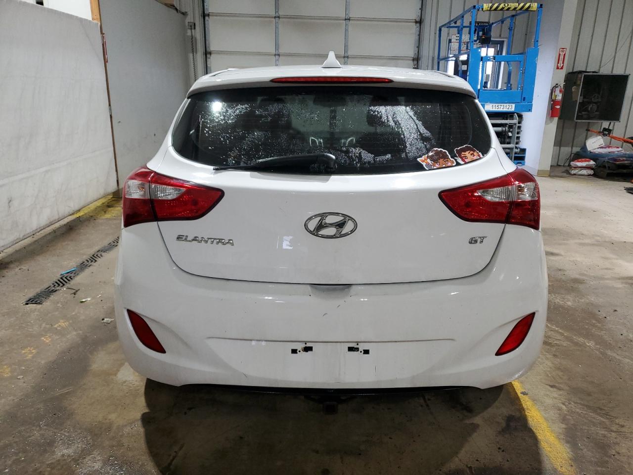 2013 Hyundai Elantra - Image 6