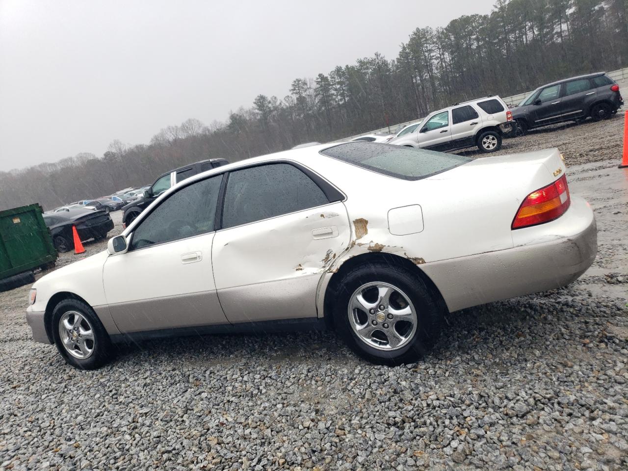 1997 Lexus ES - Image 2