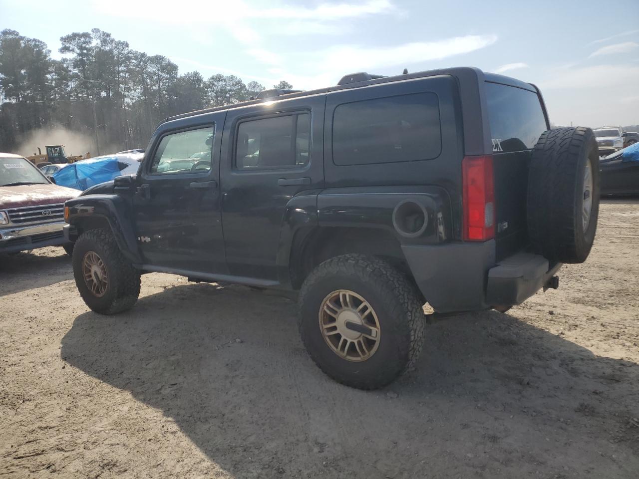 2006 Hummer H3 - Image 2
