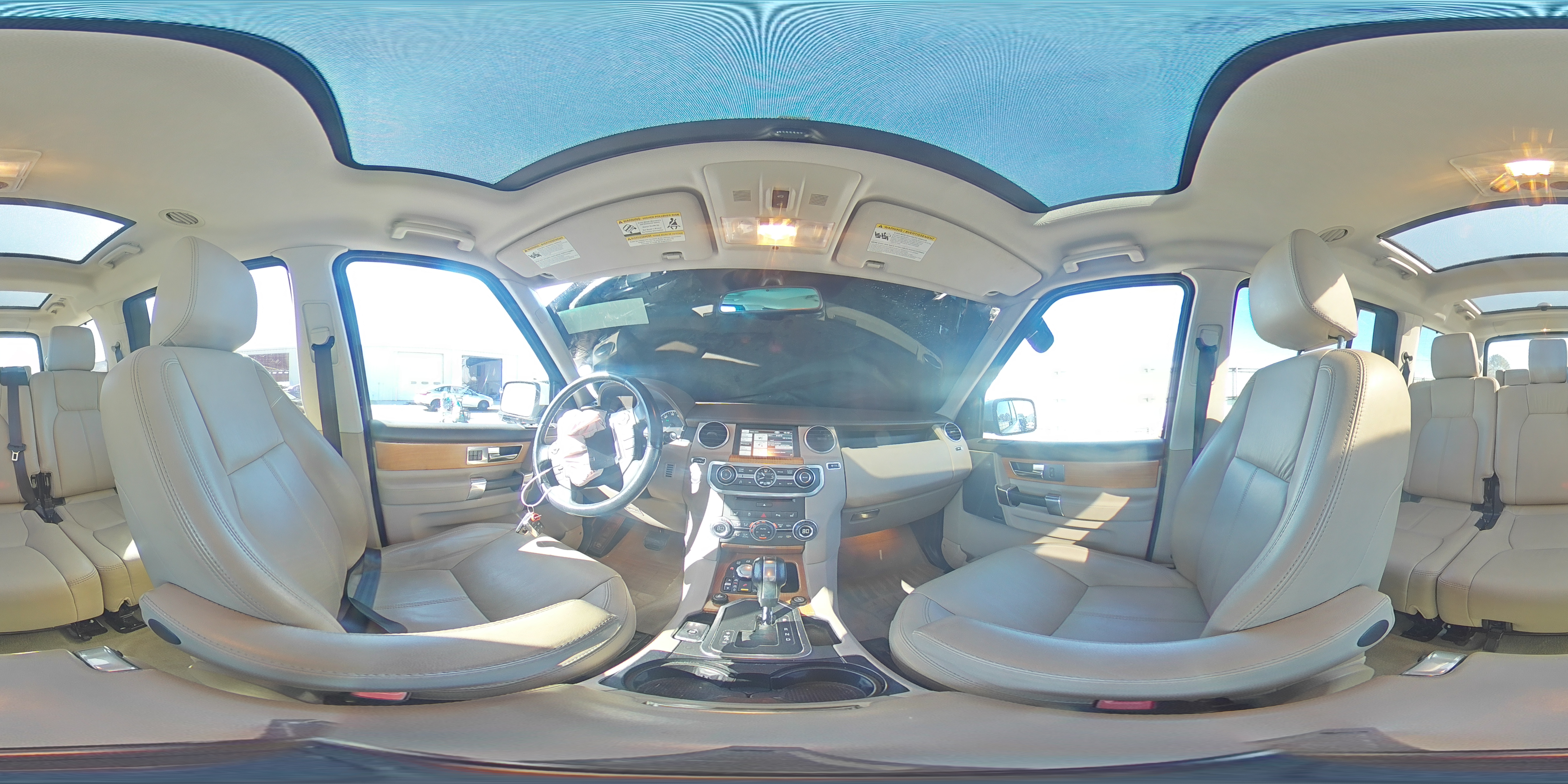 2012 Land Rover LR4 - Image 16