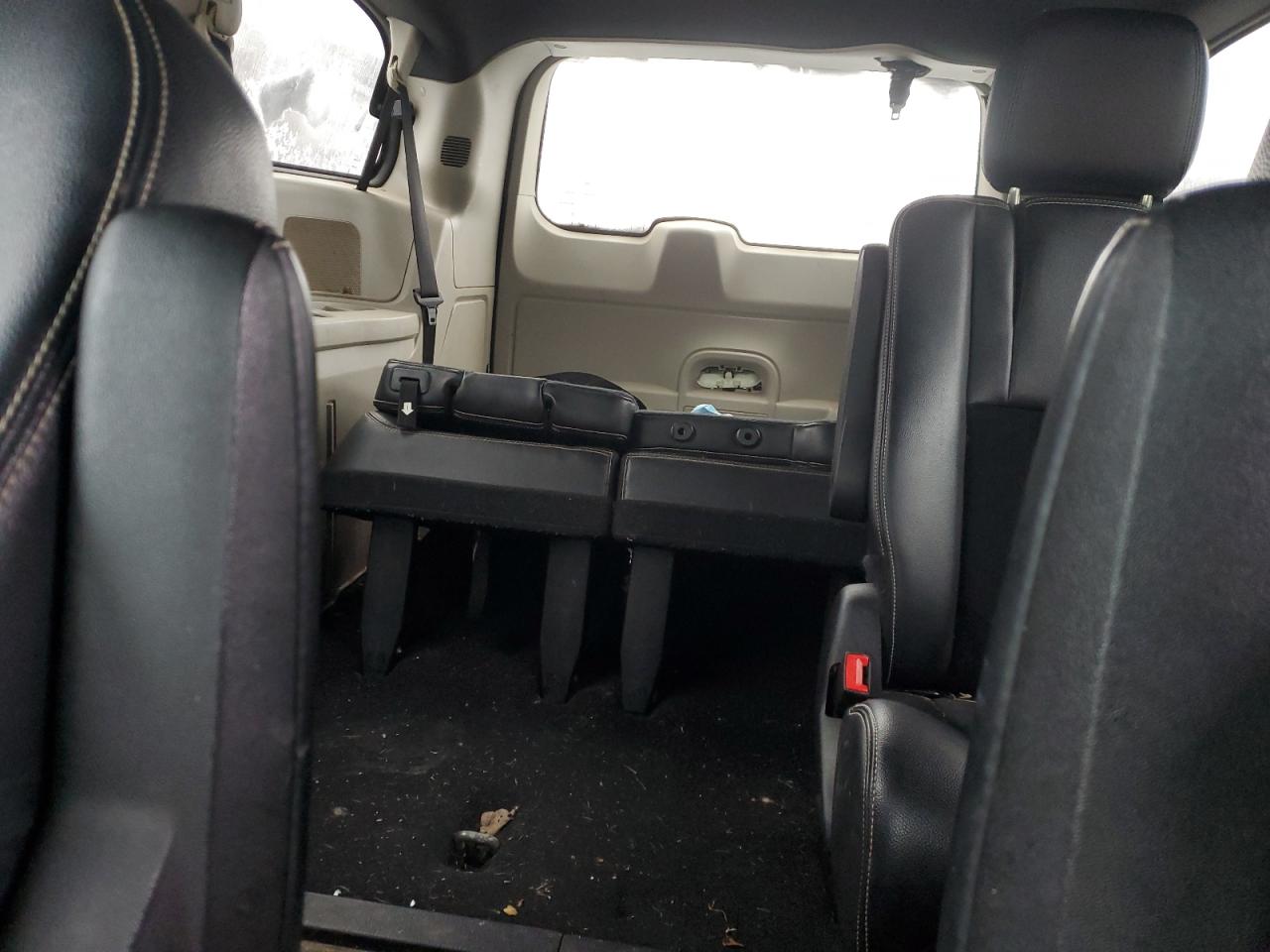 2017 Dodge Caravan - Image 10