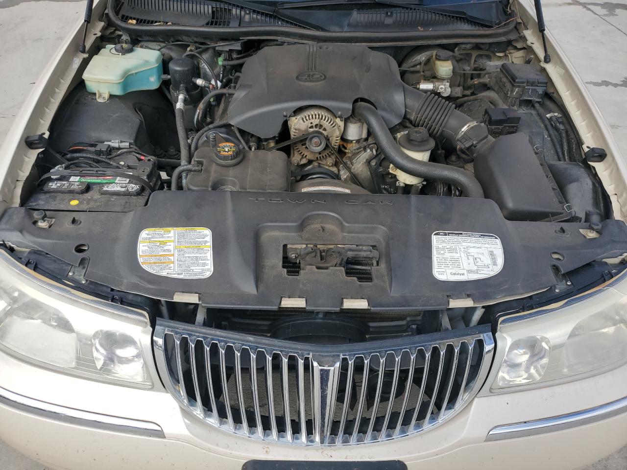 2000 Lincoln Town Car - Image 11