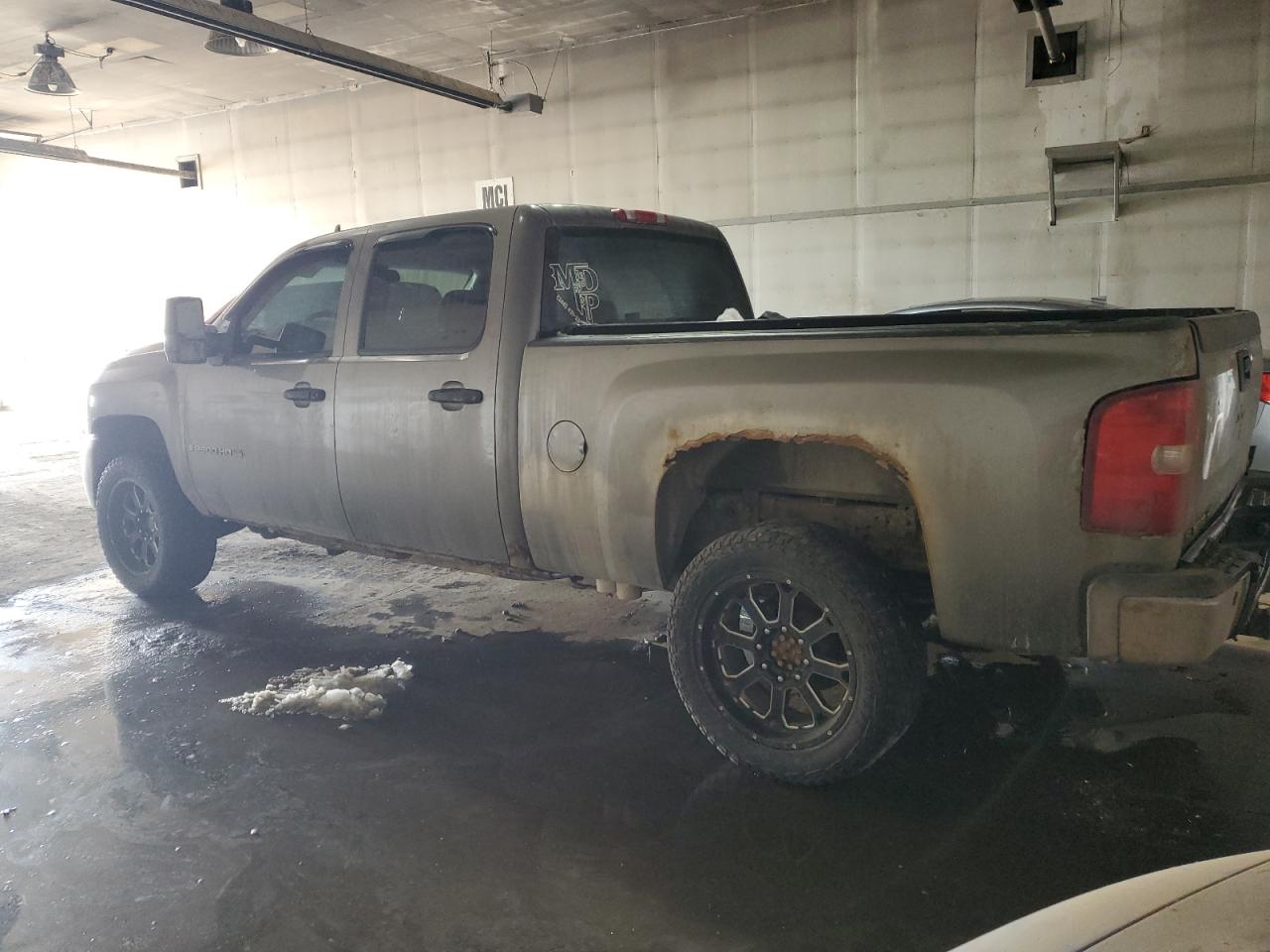 2007 Chevrolet Silverado - Image 2