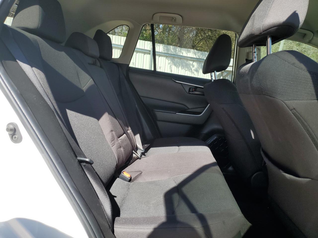 2023 Toyota RAV 4 - Image 11