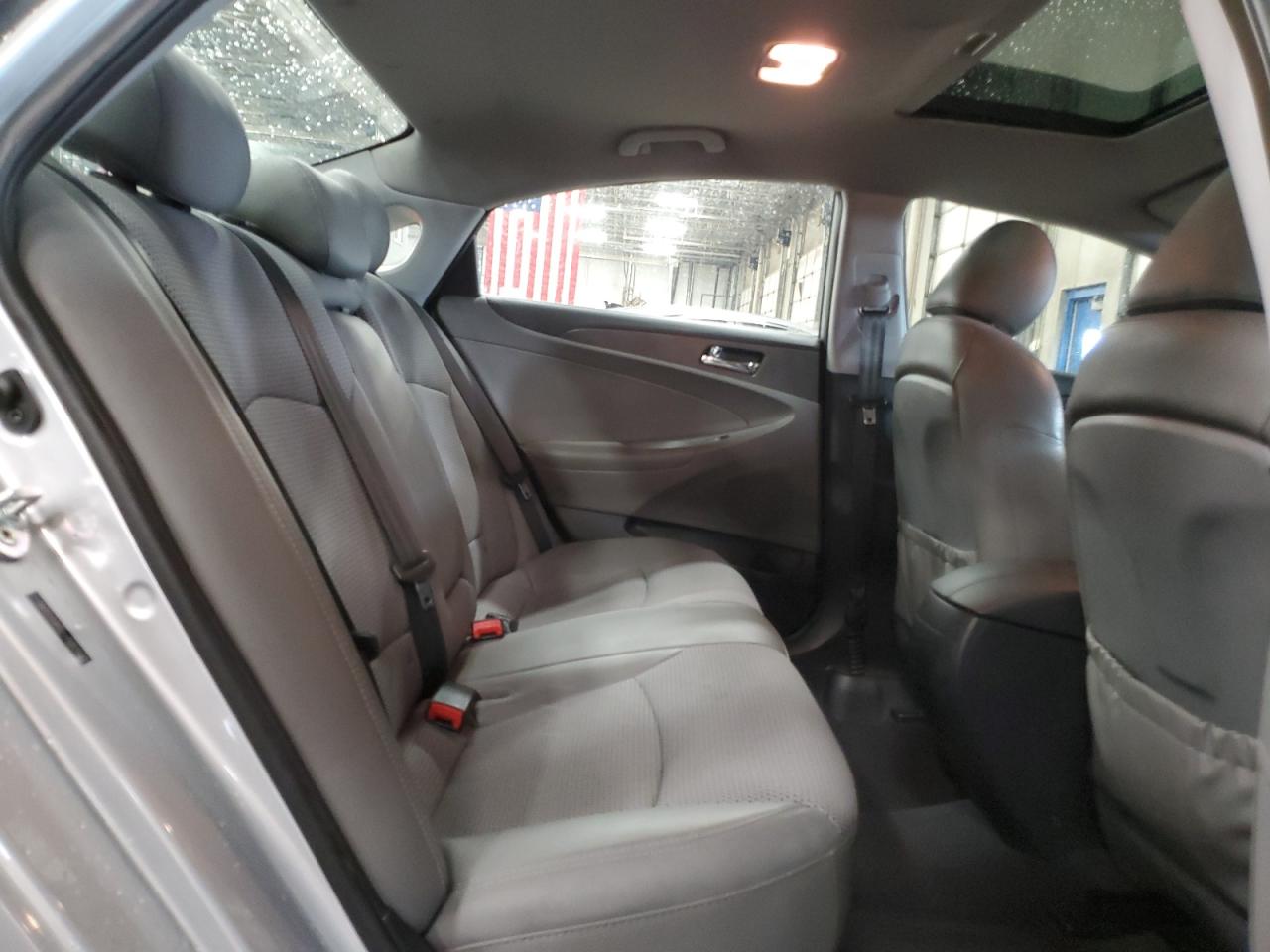 2012 Hyundai Sonata - Image 10