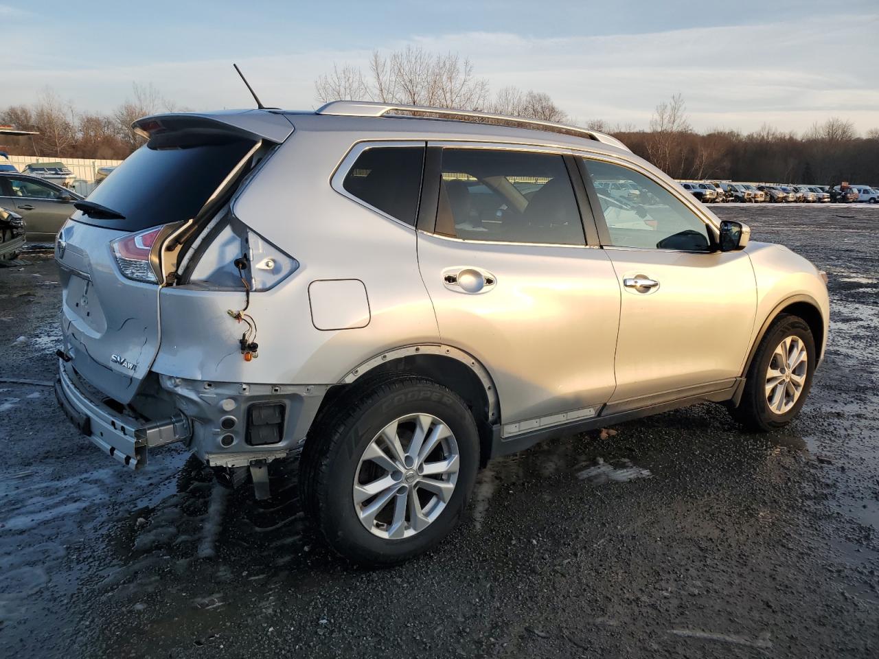 2016 Nissan Rogue - Image 3