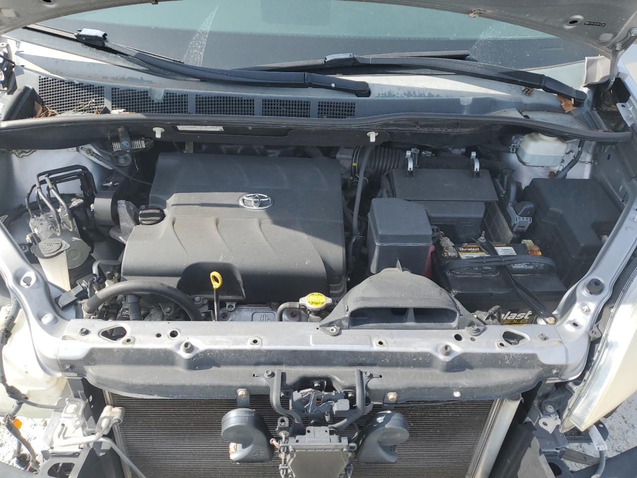 2011 Toyota Sienna - Image 12