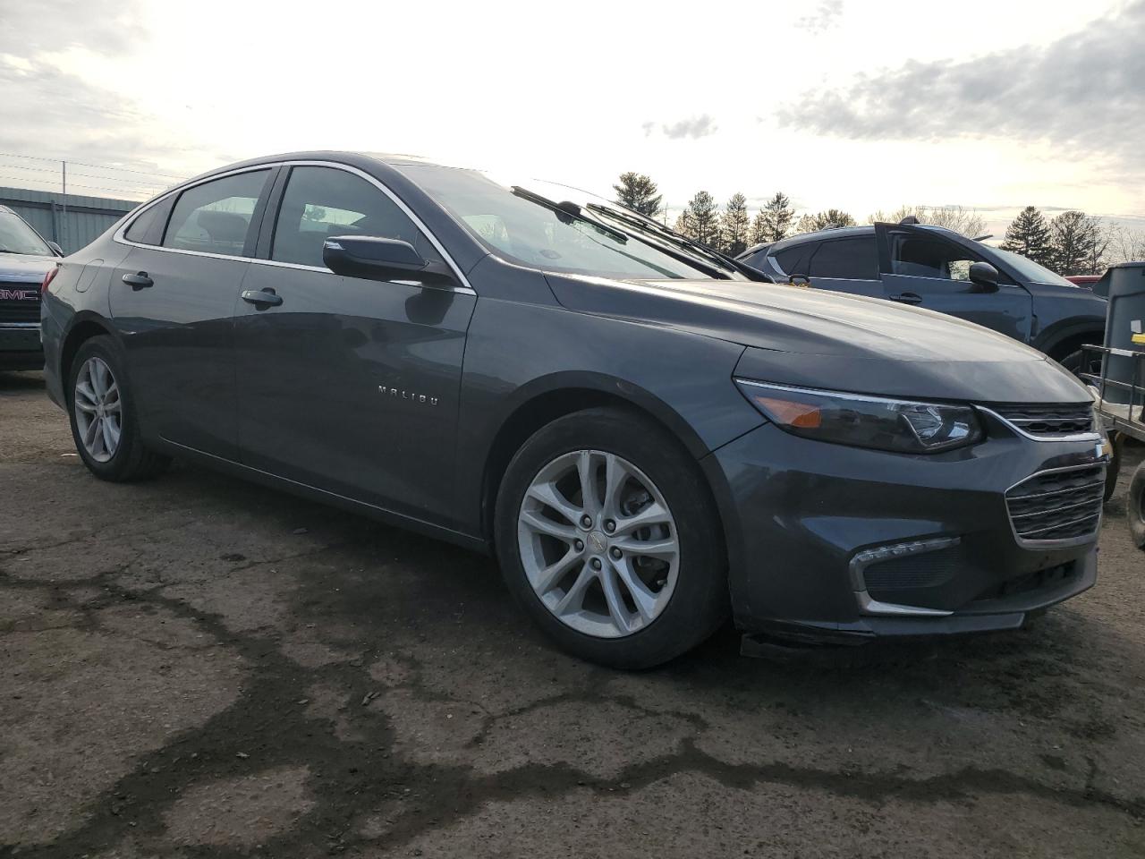 2017 Chevrolet Malibu - Image 4