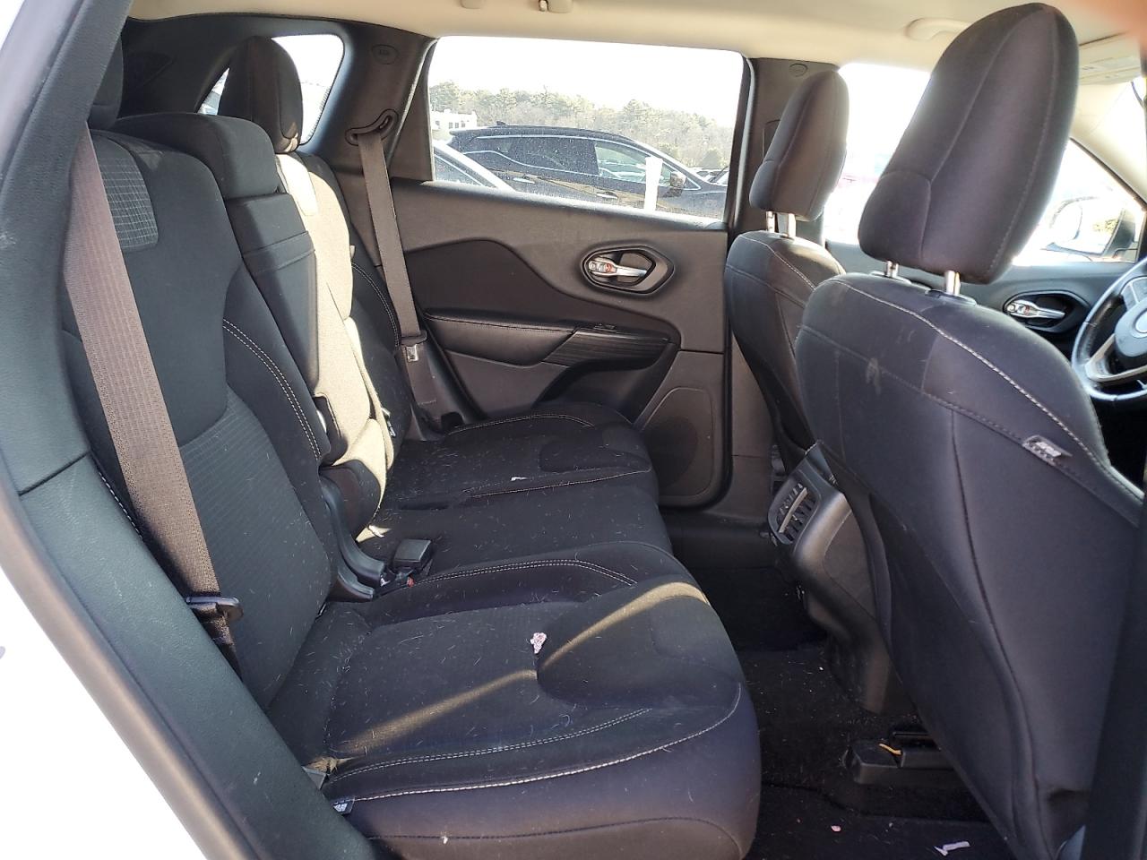 2015 Jeep Grand Cherokee - Image 11