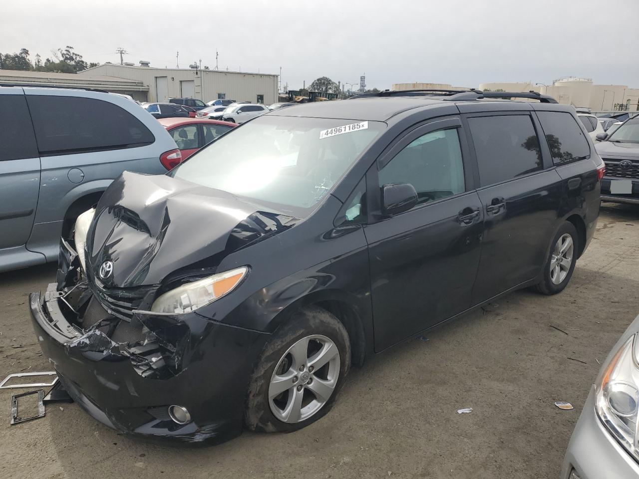 2015 Toyota Sienna - Image 1