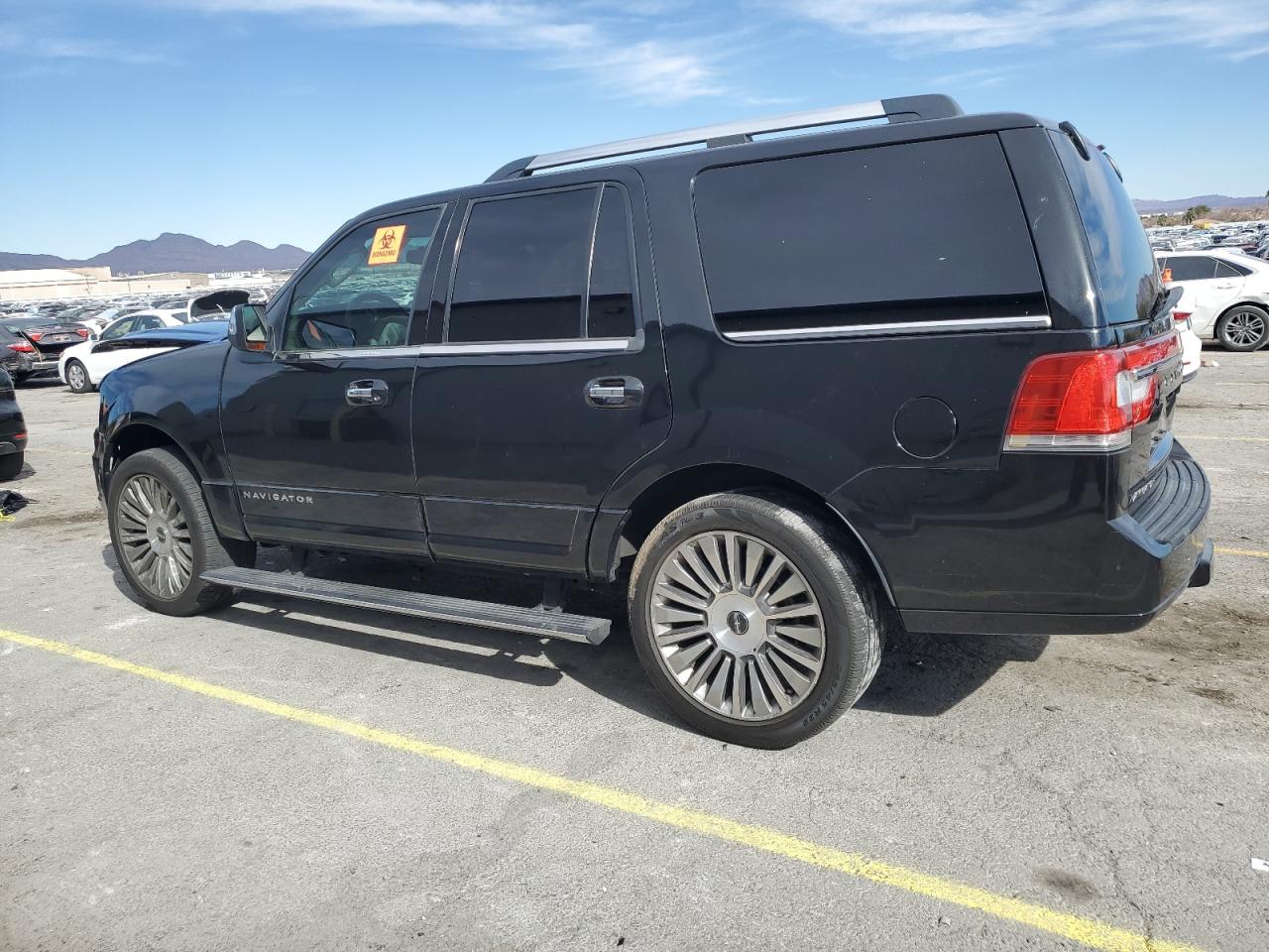 2015 Lincoln Navigator - Image 2