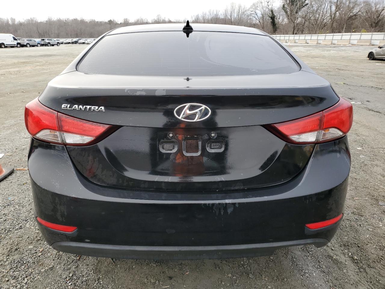 2016 Hyundai Elantra - Image 6