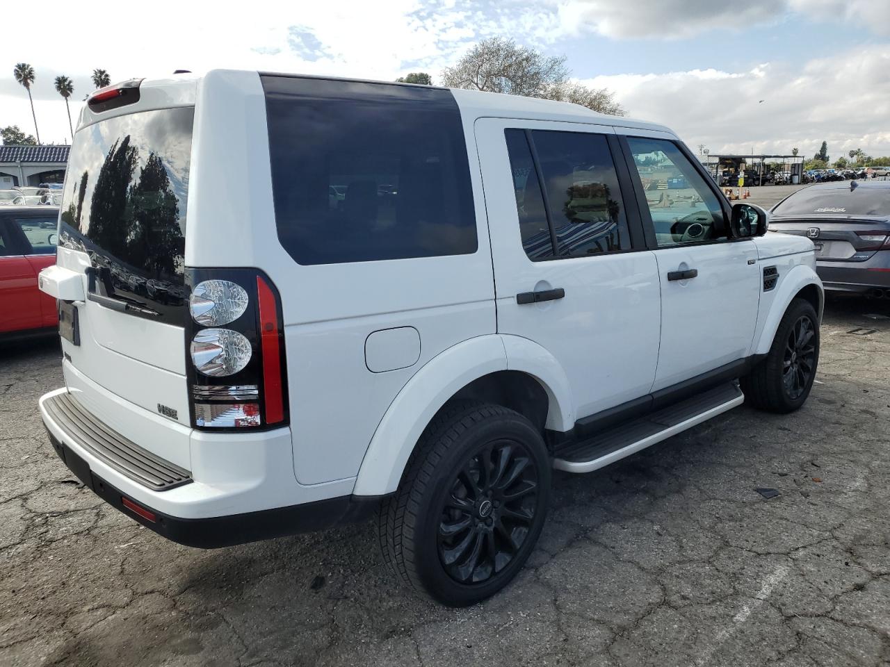 2015 Land Rover LR4 - Image 3