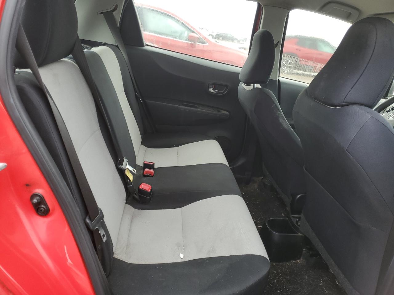 2013 Toyota Yaris - Image 10