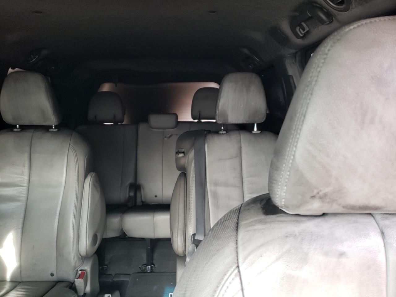 2013 Toyota Sienna - Image 10
