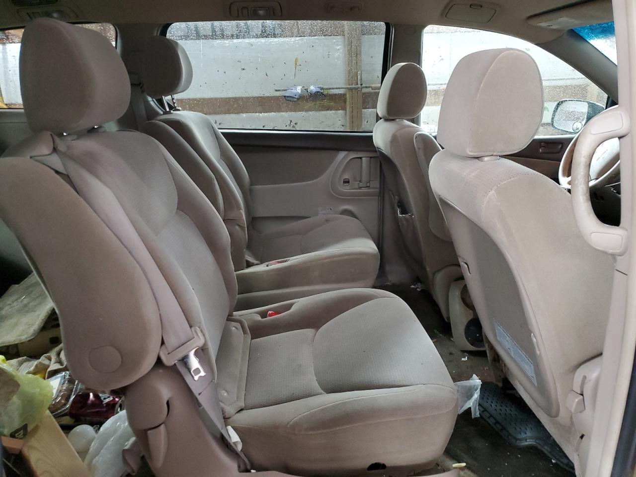 2005 Toyota Sienna - Image 11