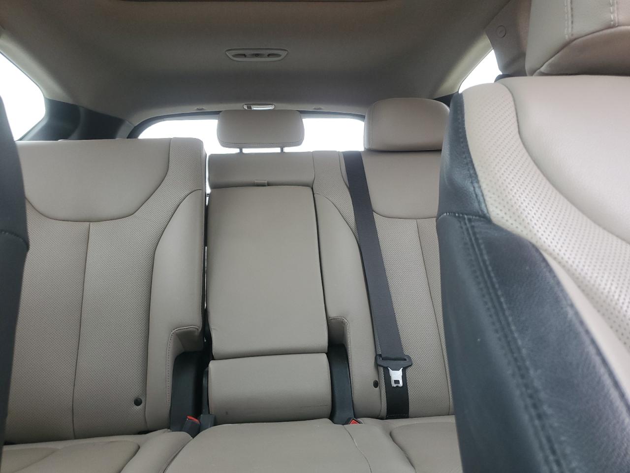 2020 Hyundai Santa Fe - Image 10
