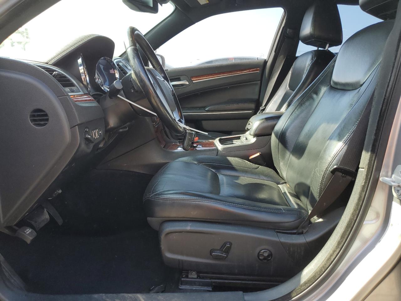 2014 Chrysler 300 - Image 7