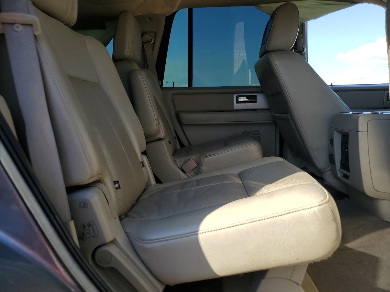 2013 Ford Expedition - Image 11