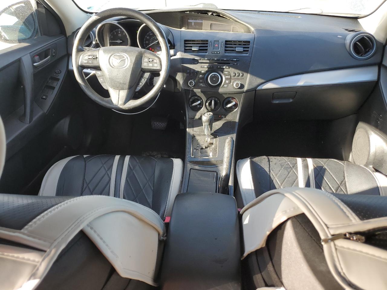 2013 Mazda 3 - Image 8