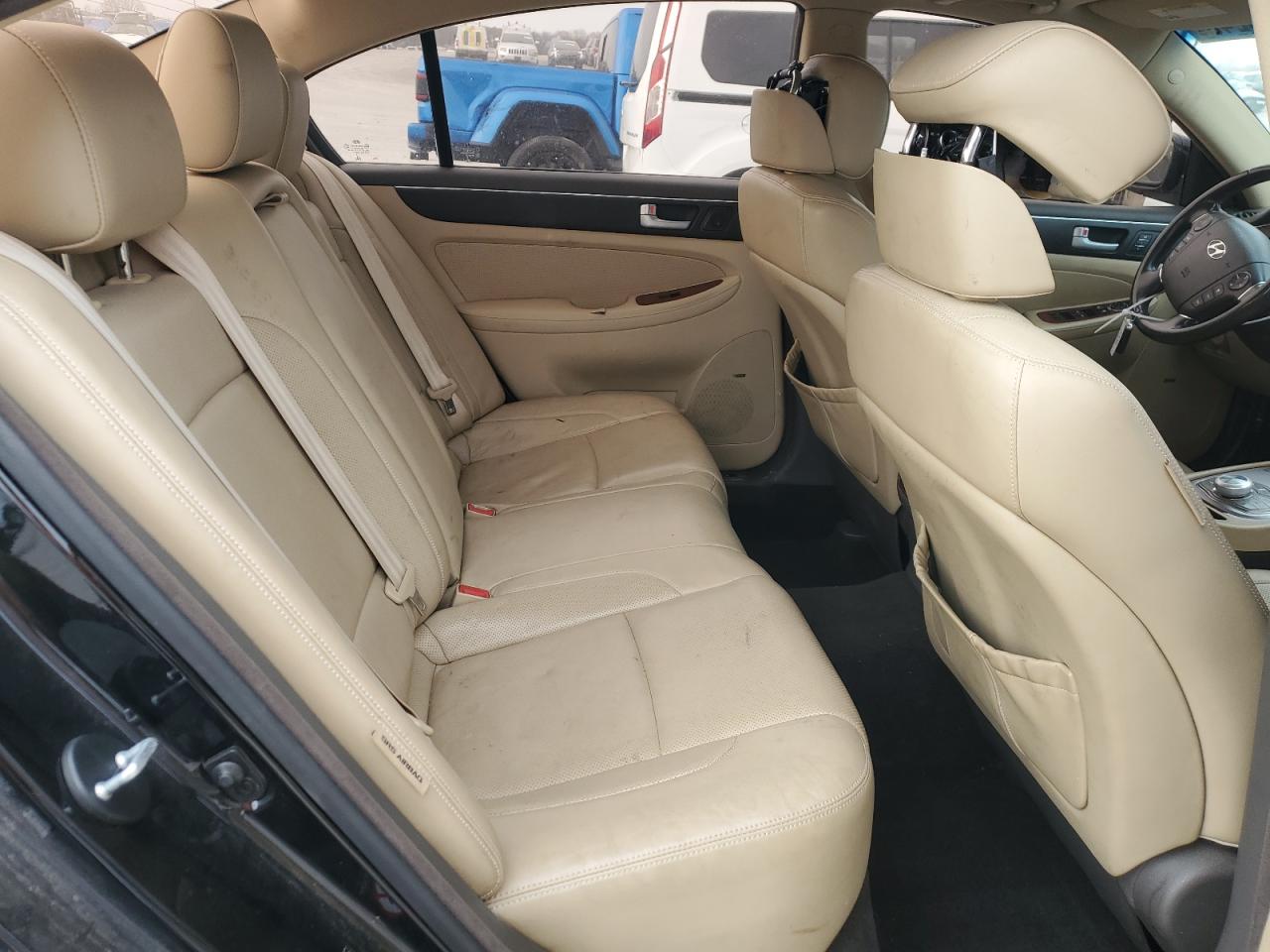 2013 Hyundai Genesis - Image 10