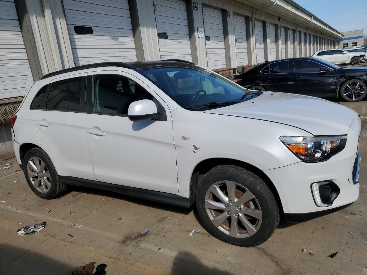 2015 Mitsubishi Outlander - Image 4