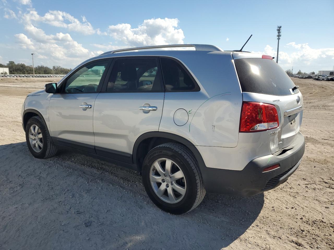2011 Kia Sorento - Image 2