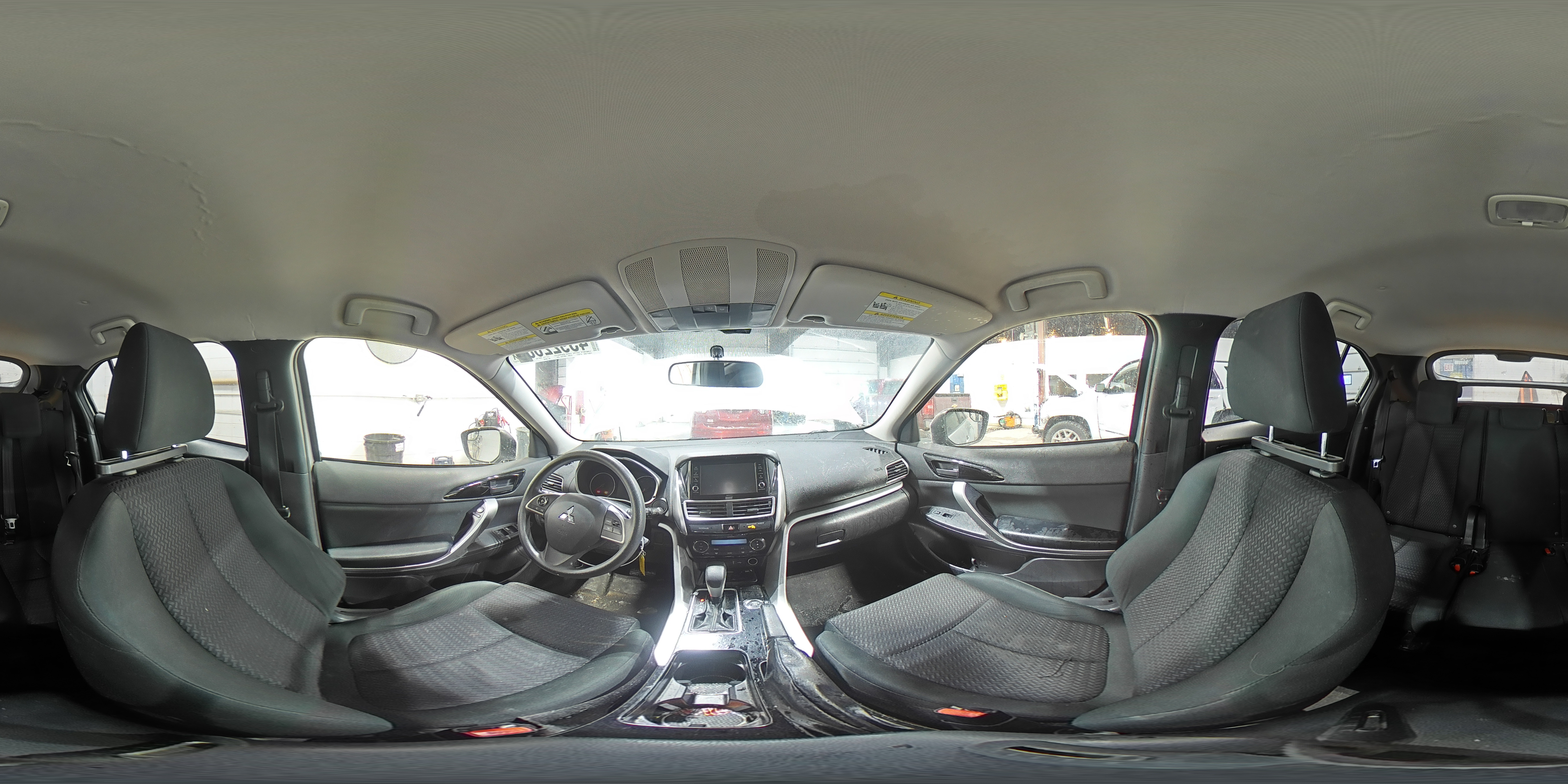 2019 Mitsubishi Eclipse - Image 14