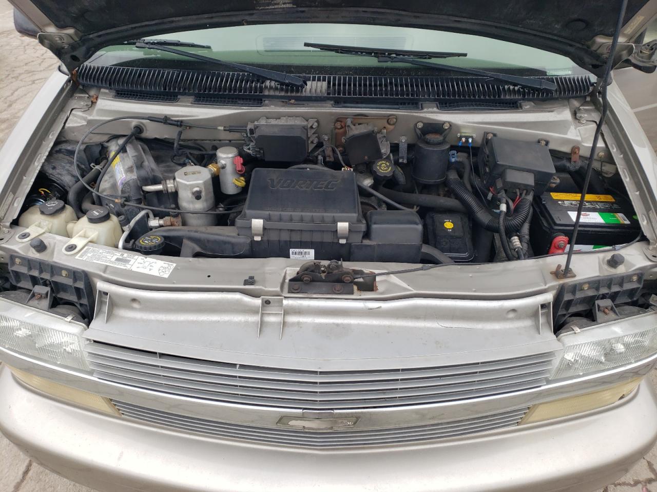 2002 Chevrolet Astro - Image 12