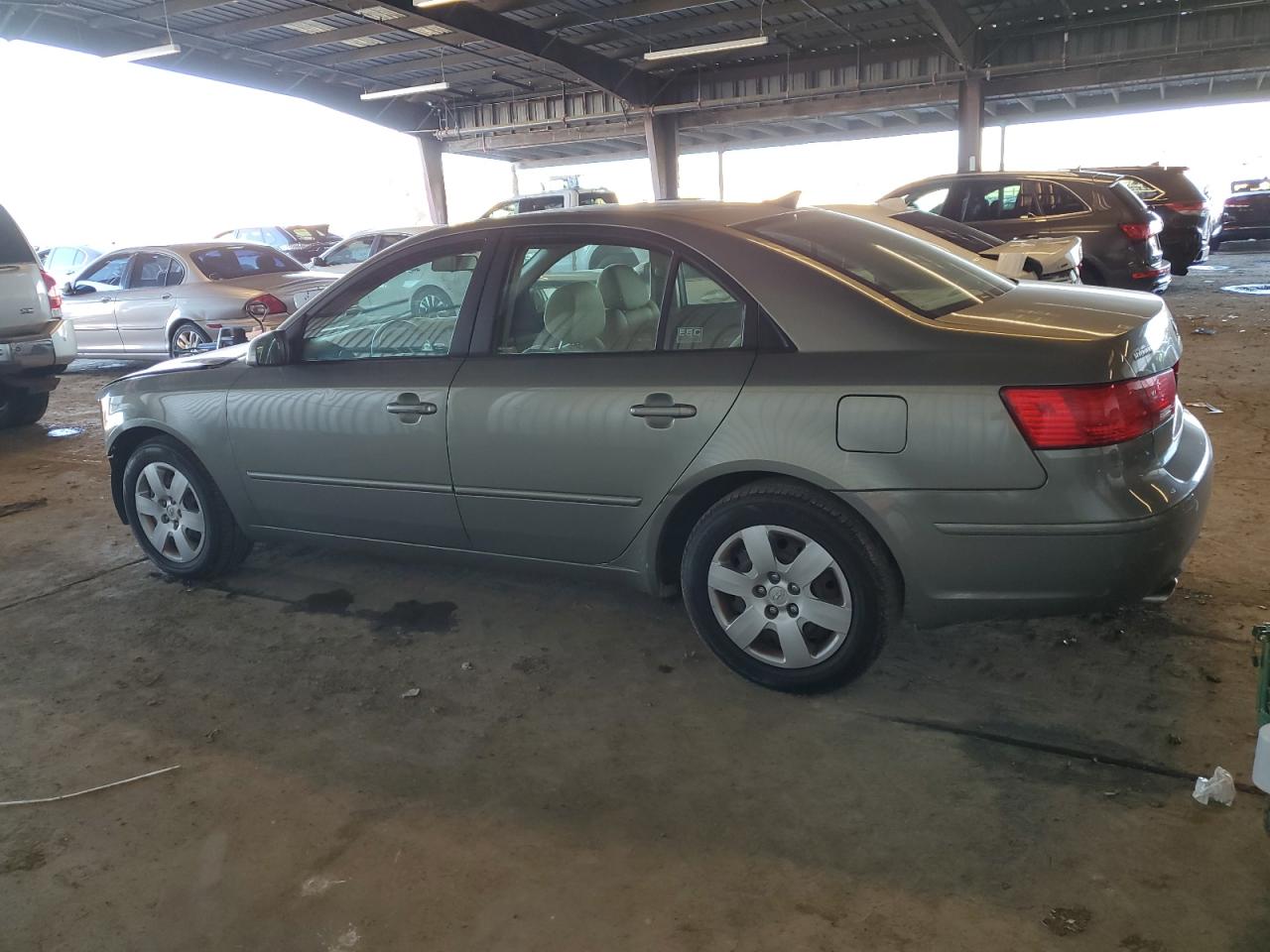 2009 Hyundai Sonata - Image 2