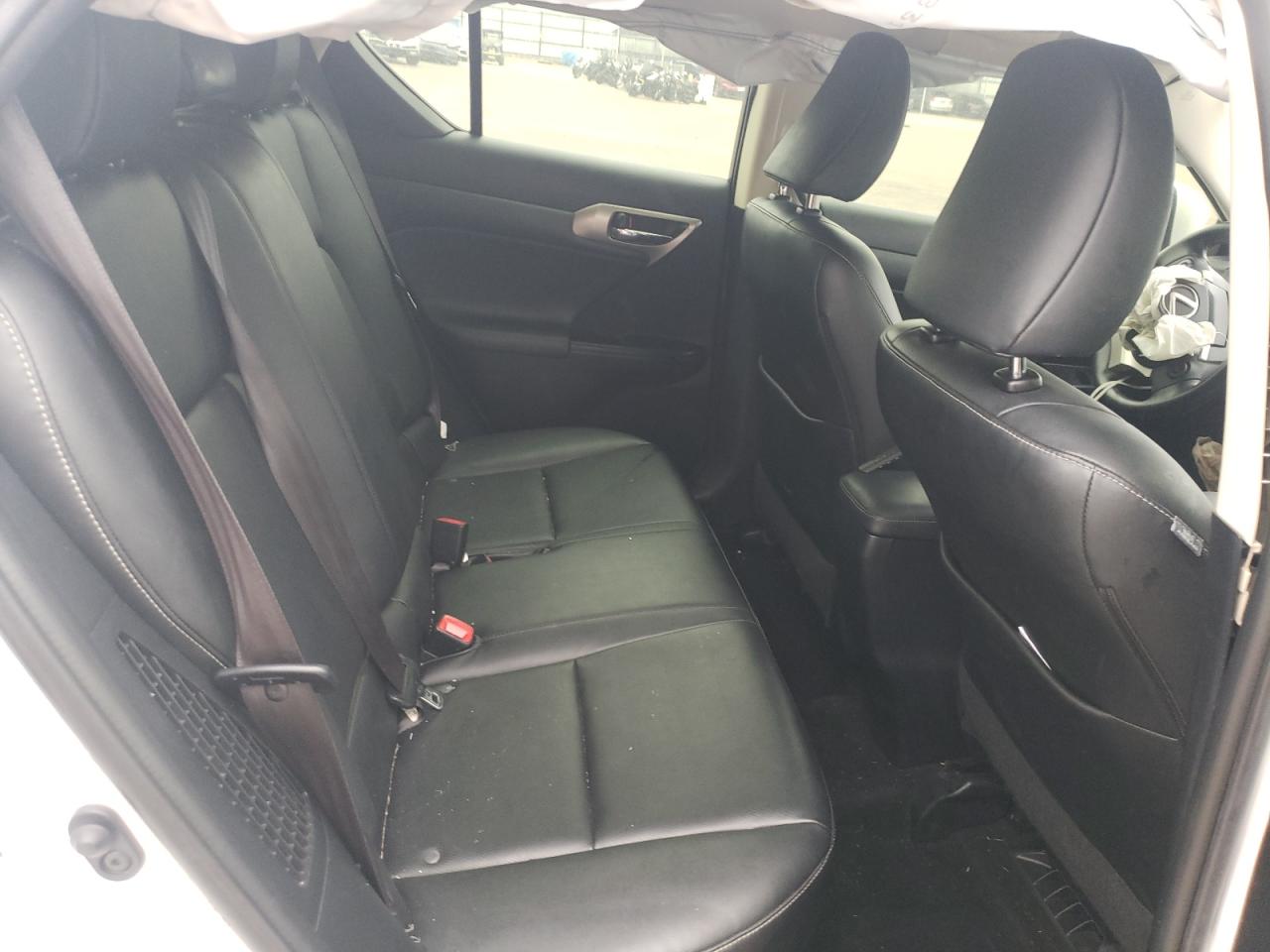 2014 Lexus CT - Image 11