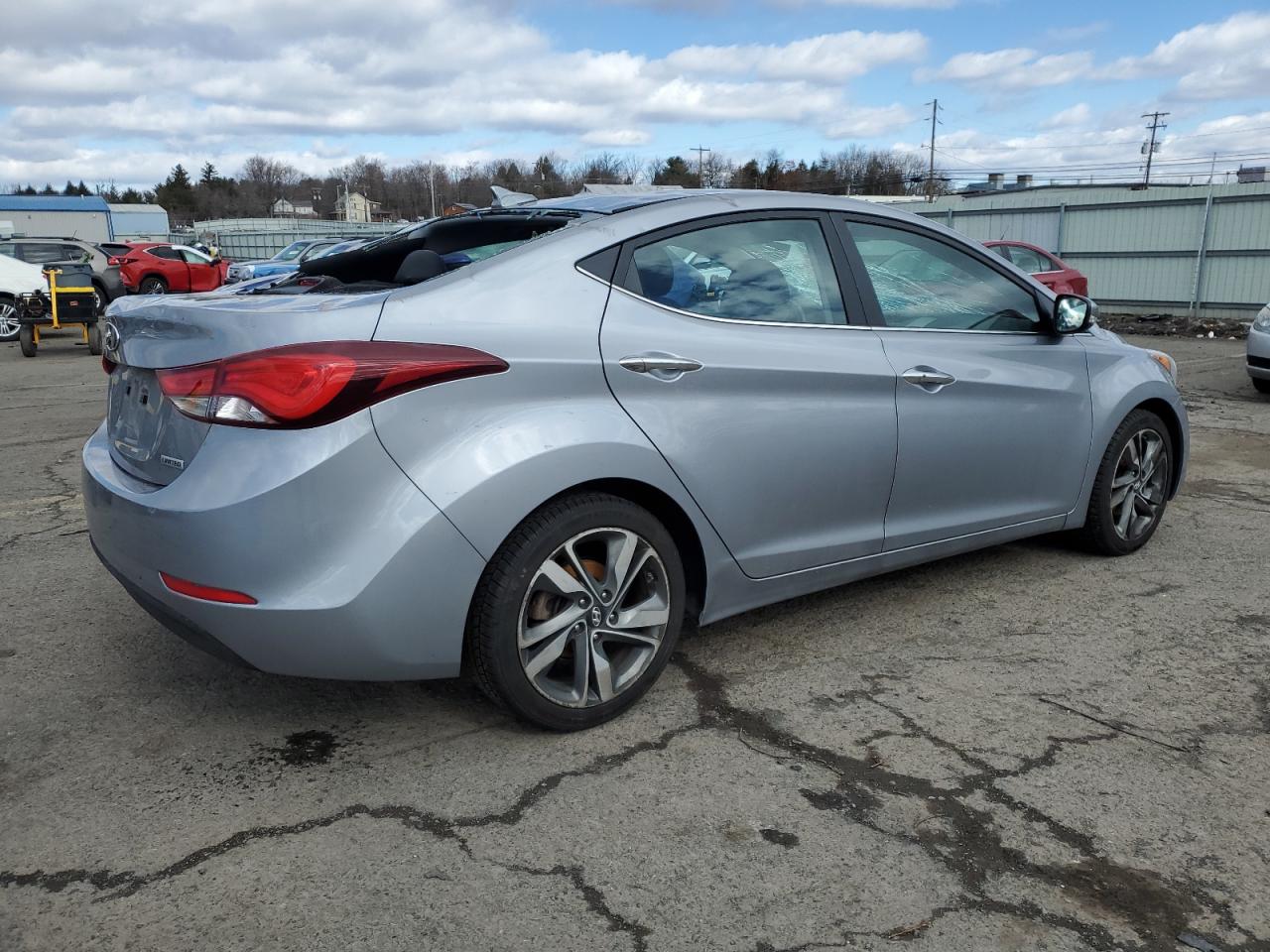 2015 Hyundai Elantra - Image 3