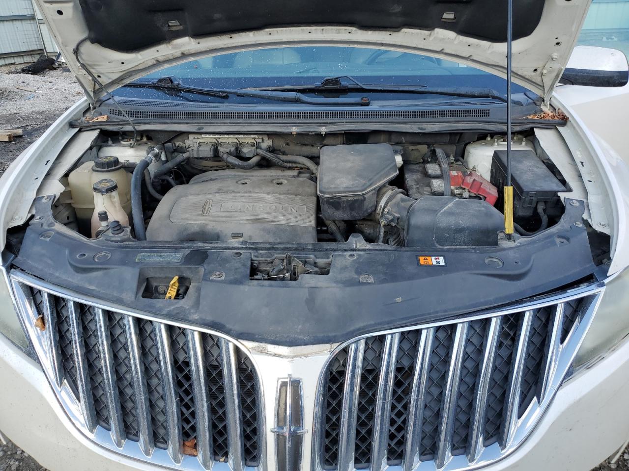 2011 Lincoln MKX - Image 12