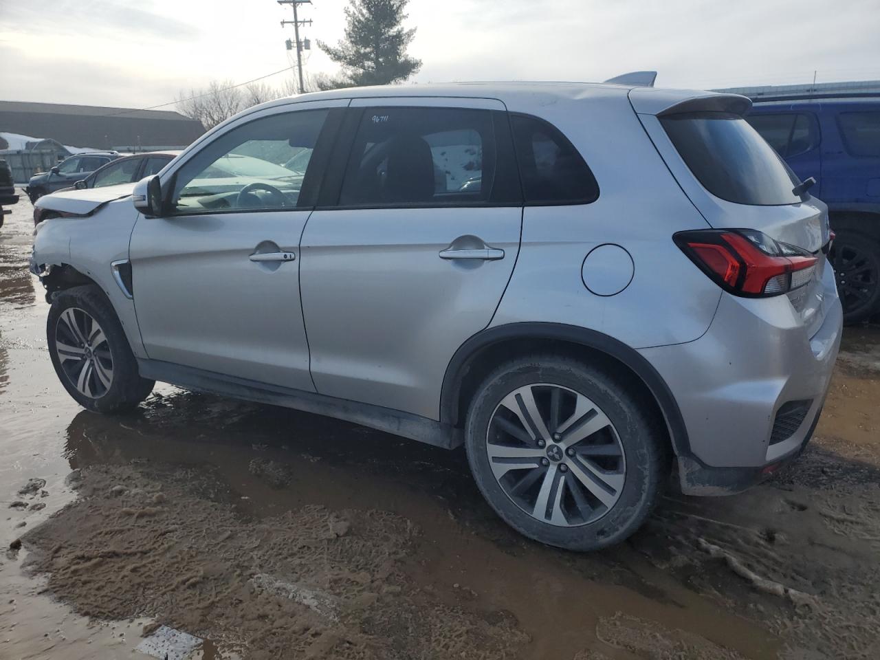 2021 Mitsubishi Outlander - Image 2