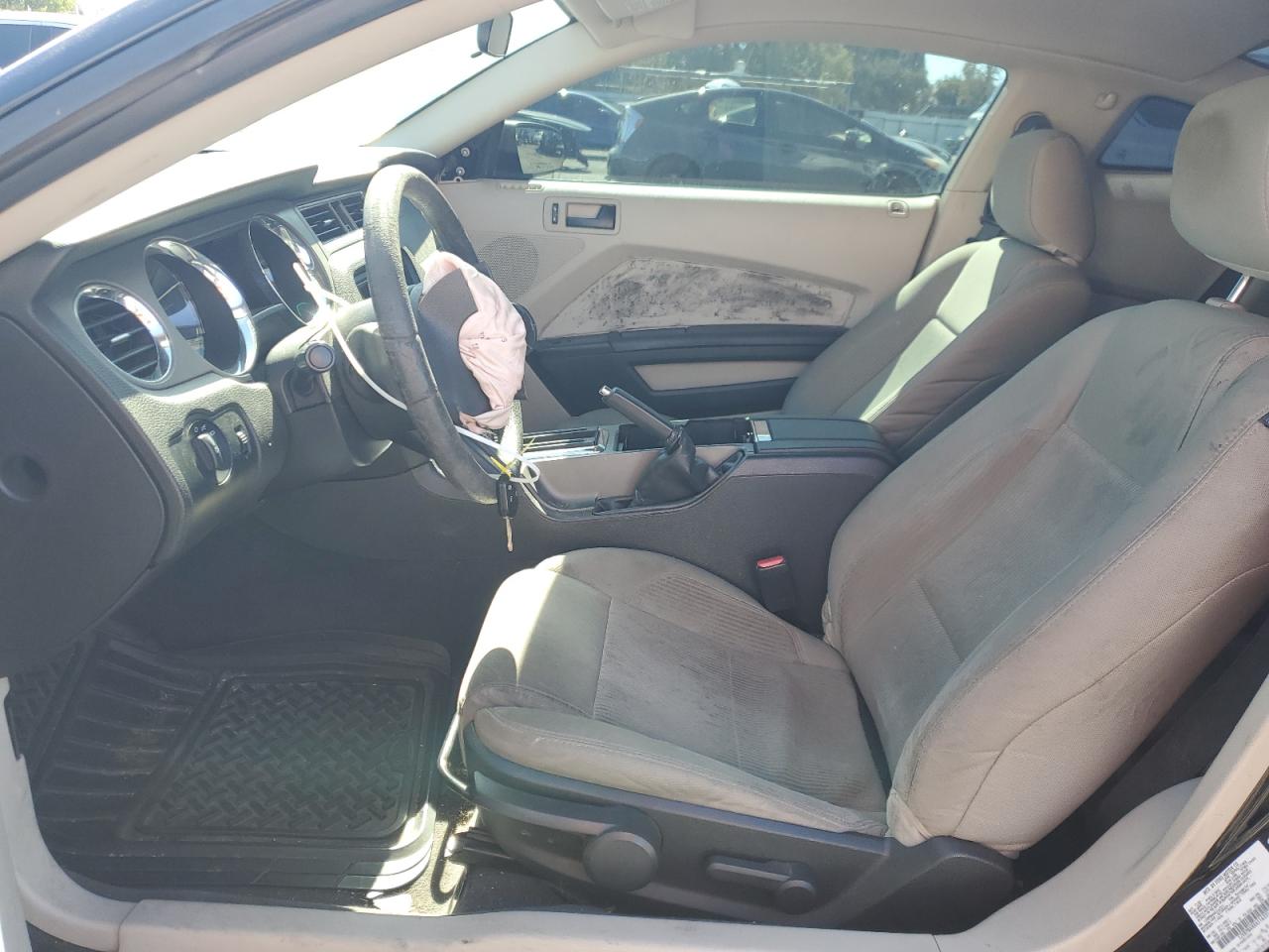 2010 Ford Mustang - Image 7