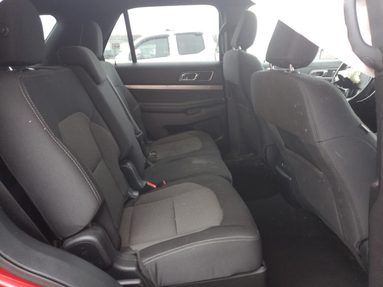 2019 Ford Explorer - Image 12