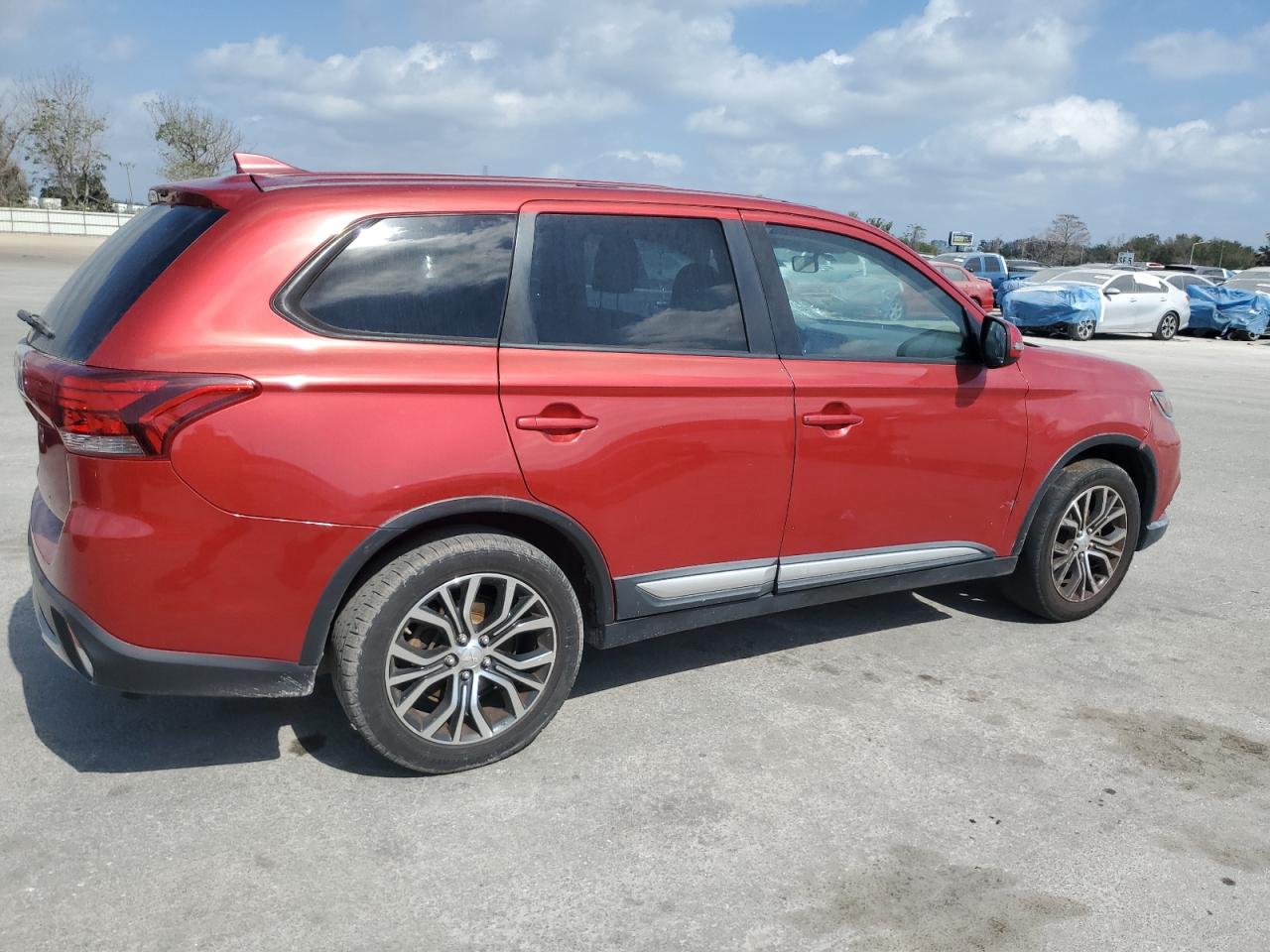 2017 Mitsubishi Outlander - Image 3