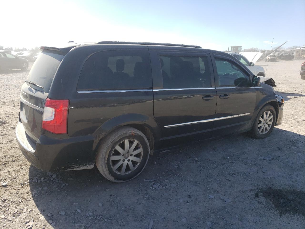 2014 Chrysler Town & Country - Image 3